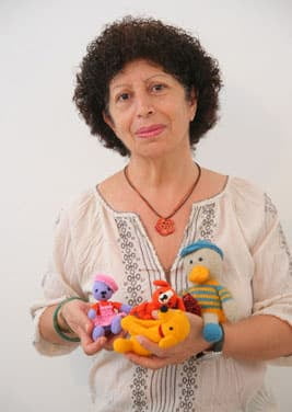 כרמלה עזר, מייסדת אתר סורגים ומורה לסריגה בסדנאות ברמת גן