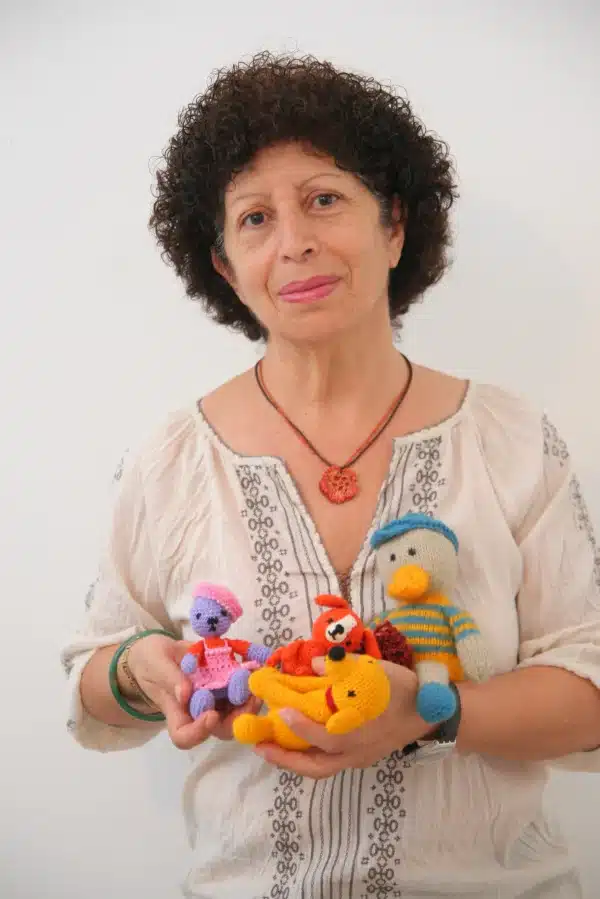 כרמלה עזר, מייסדת אתר סורגים ומורה לסריגה בסדנאות ברמת גן